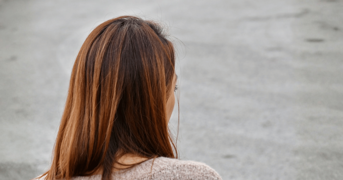 Le 5 vitamine essenziali che accelerano la crescita dei capelli e migliorano la ricrescita in modo naturale.